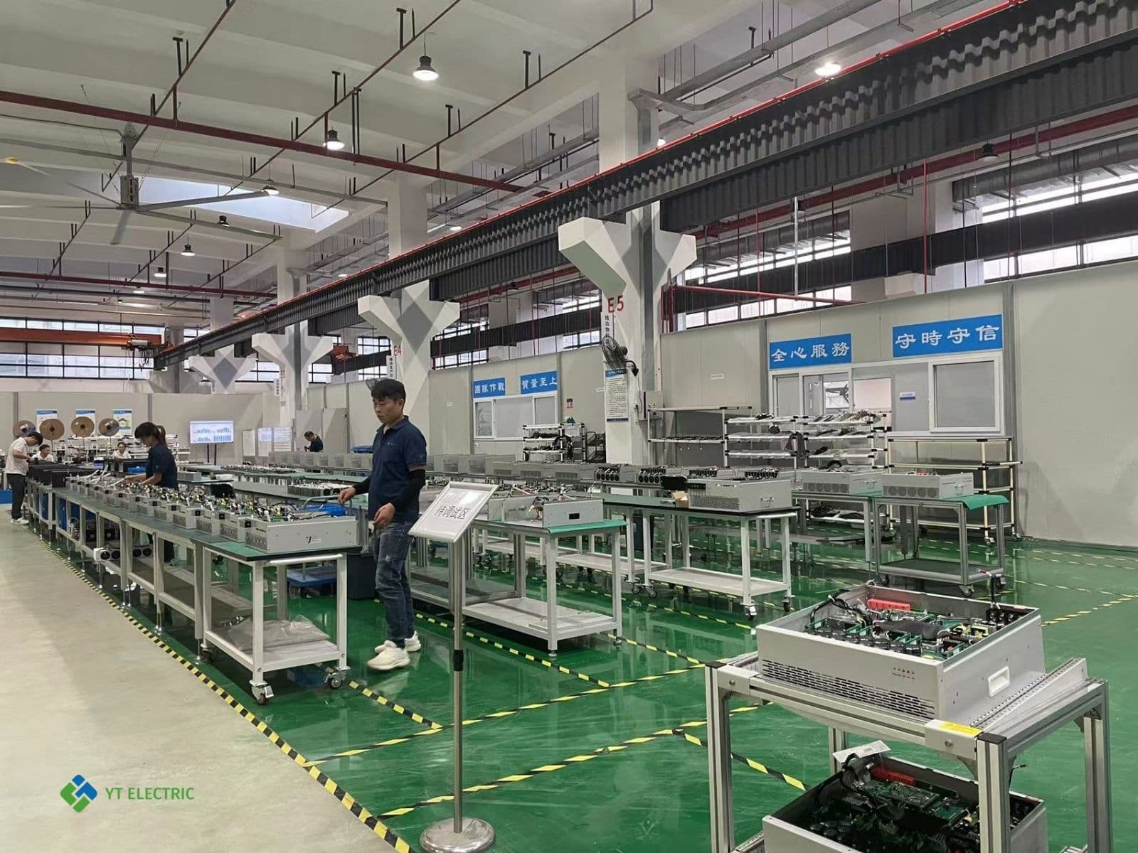 英同电气用于电动汽车快速充电站的有源滤波器 APF 与静止无功发生器 SVG 电能质量设备